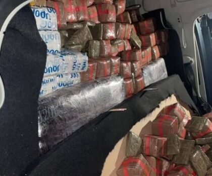 توقيف فرنسي – جزائري حاول تهريب حوالي طن من الحشيش بميناء طنجة
