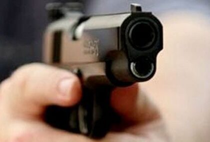 شرطي يطلق الرصاص بآزرو لإيقاف شخصين هاجماه باستعمال أداة راضة