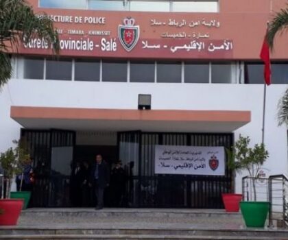 مومس تسرق مسدسا ورصاصات شرطي بسلا