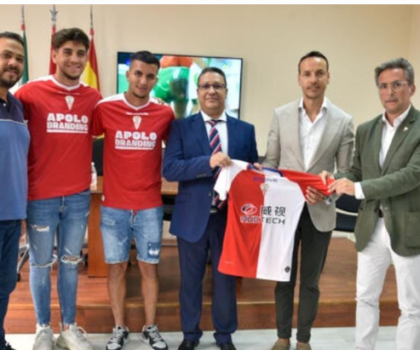 القنصل العام المغربي في الجزيرة الخضراء يشجع شباب الجالية على الرياضة