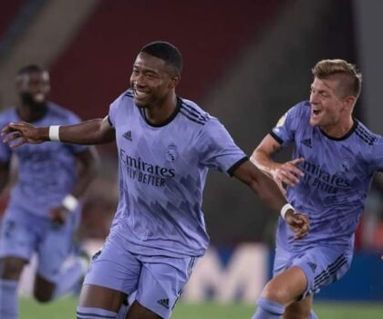 حامل لقب الليغا ريال مدريد يخرج من حملة الدفاع عن لقبه من عنق الزجاجة أمام ألميريا الصاعد .