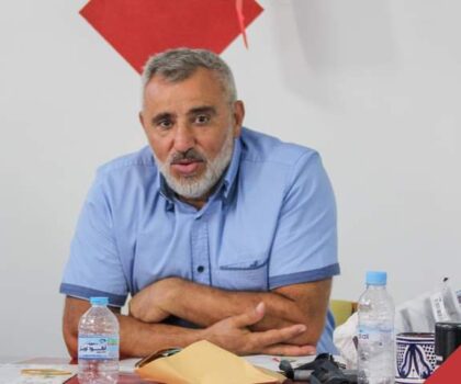 عبد اللطيف العافية رئيس أجاكس طنجة لكرة القدم يترأس اجتماعا لمدرسة النادي للناشئين لرسم خارطة الموسم المقبل.