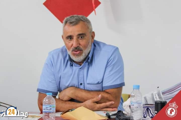 عبد اللطيف العافية رئيس أجاكس طنجة لكرة القدم يترأس اجتماعا لمدرسة النادي للناشئين لرسم خارطة الموسم المقبل.