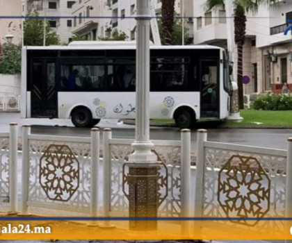 تطوان… اصطدام حافلة النقل العمومي فيتاليس بعمود كهربائي داخل مدارة ( إيسو )