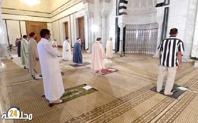 توقيف إمام بسبب تلاوته آية قرآنيةً تتضمن لفظ “ينقلب” أمام مسؤول وزاري