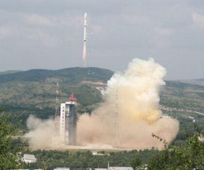 الصين تطلق قمرا اصطناعيا لرصد الكاربون في النظام البيئي