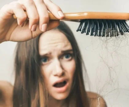متى يكون تساقط الشعر مقلقا بالنسبة للمرأة؟