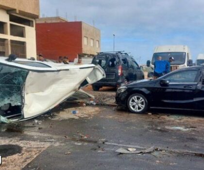 أمن البيضاء يوقف عامل بناء بسبب تدمير 4 سيارات بـ”الطراكس”