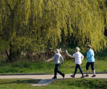 سرعة المشي أهم من عدد الخطوات لتحسين صحتك