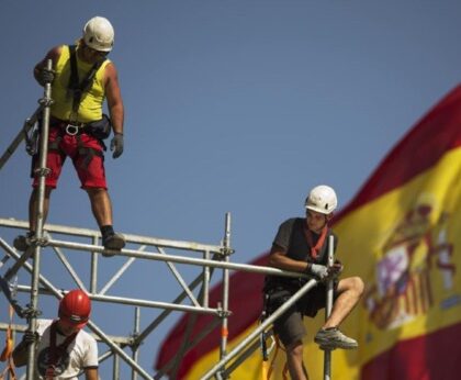 هام لمغاربة إسبانيا.. مدريد تعتزم تسوية أوضاع المهاجرين غير النظاميين وإدماجهم في سوق الشغل