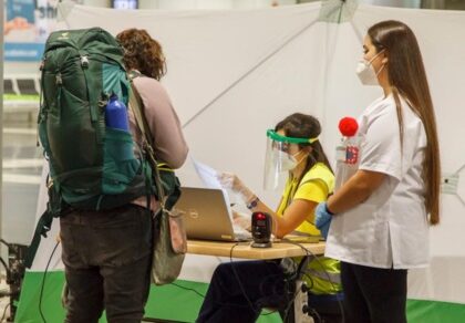 إسبانيا تلغي الإجراءات الصحية ضد كورونا في المطارات والموانئ