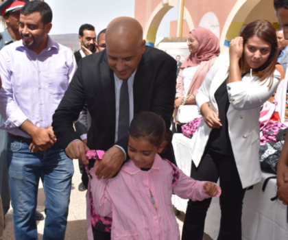 الكاتب العام لعمالة سيدي إفني يعطي انطلاقة المبادرة الملكية مليون محفظة.