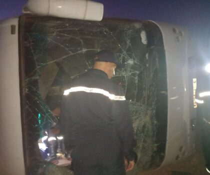 مصرع امرأة واصابة أزيد من عشرين اخرين في انقلاب حافلة بالطريق الرابطة بين مراكش واكادير