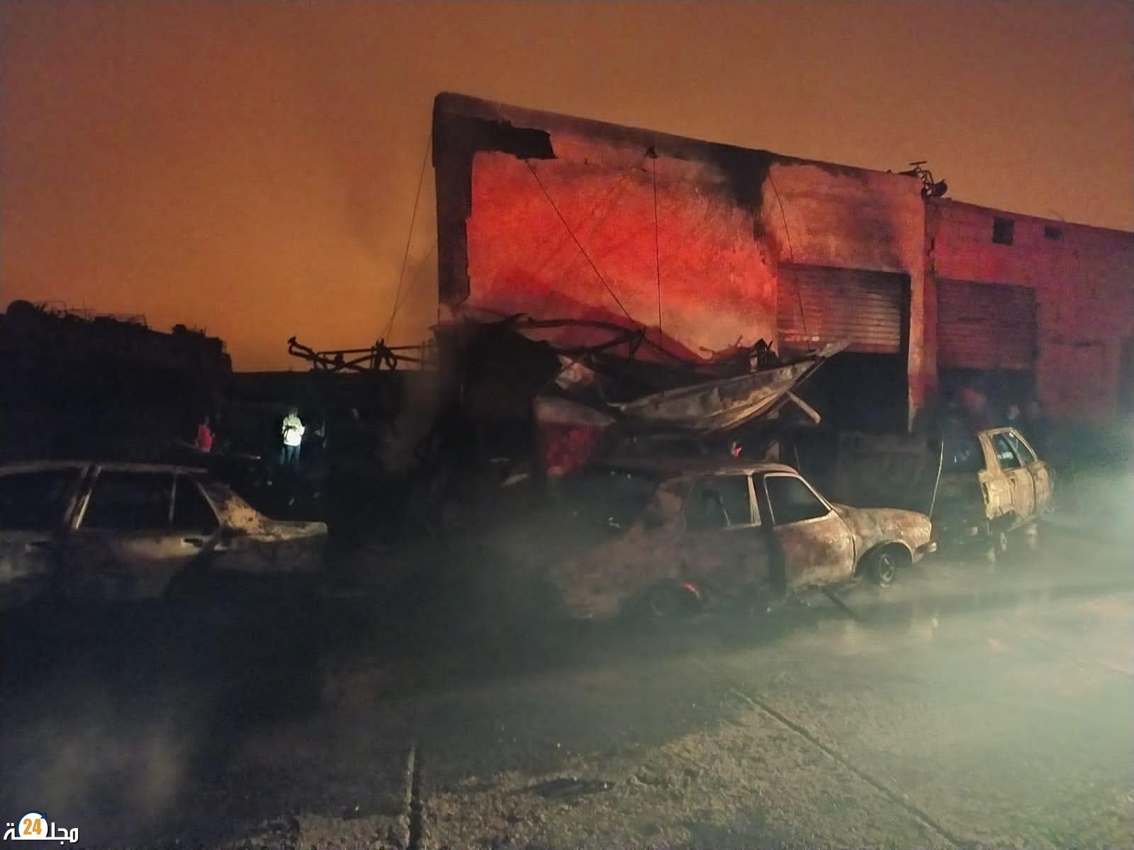 حـريق مهول وسط بيوكرى يحول سيـارتين إلى رماد