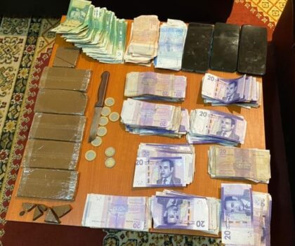 العيون…. الشرطة القضائية بجماعة المرسى يقظة و استعداد تام ، ايقاف ثلاثة اشخاص للإشتباه بتورطهم في الاتجار و حيازة المخدرات