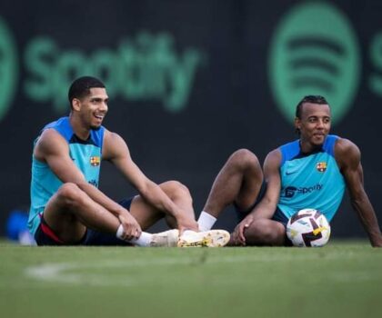 لاعبا برشلونة أراوخو و كوندي سيغيبان عن تركيبة تشافي لفترات متباينة و لا تأثير على التركيبة .