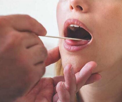 تشخيص السرطان عن طريق التغيرات في اللسان واللثة والخدين