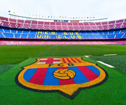 مفاجأة.. برشلونة ينجح في تجديد عقد نجم الفريق