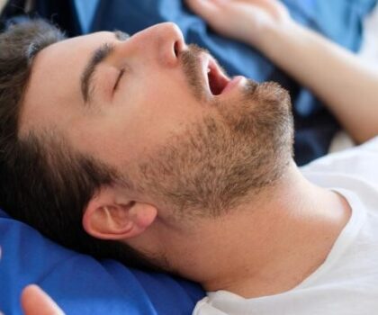 دراسة تكشف عن “رابط غريب” بين الشخير والسرطان!