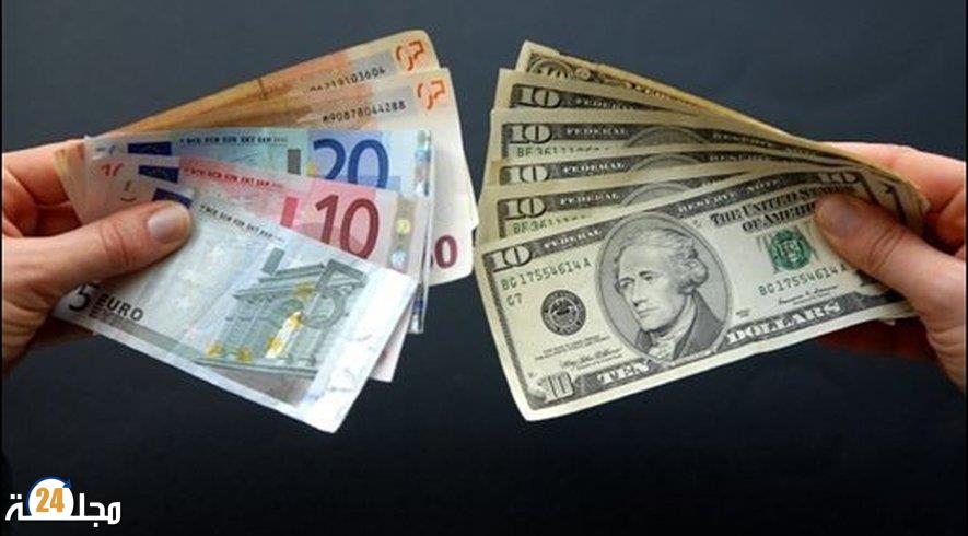 الدولار‭ ‬يتجه لتسجيل تراجع أسبوعي والأورو يرتفع بفضل رفع سعر الفائدة الرئيسي