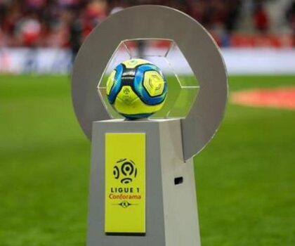 لاعب مغربي يجاور نيمار في التشكيلة المثالية