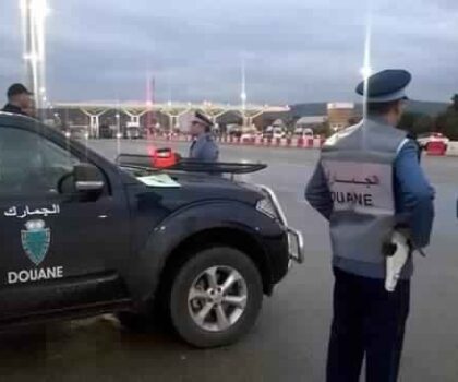 الجمارك تحجز ملابس جاهزة وأحذية رياضية تناهز قيمتها 70 مليون سنتيم داخل مستودع