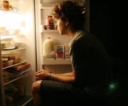 هل يمكن أن يزيد الأكل ليلا من خطر الإصابة بالسرطان؟