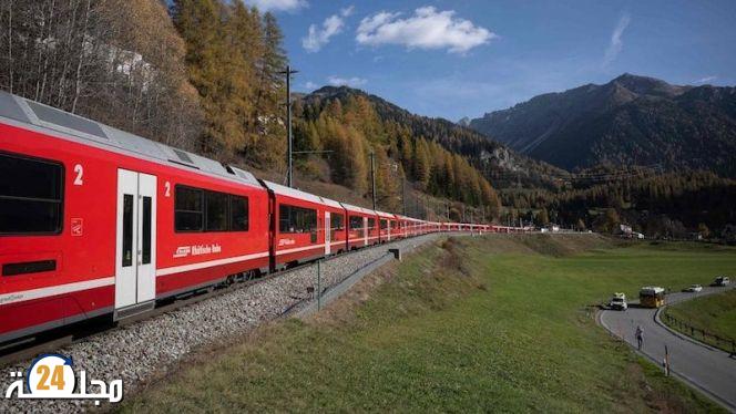 أطول قطار ركاب في العالم يعبر جبال الألب السويسرية