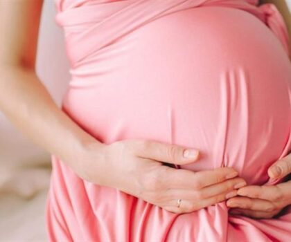 دراسة.. التلوث يصل إلى الأجنة في بطون أمهاتهم