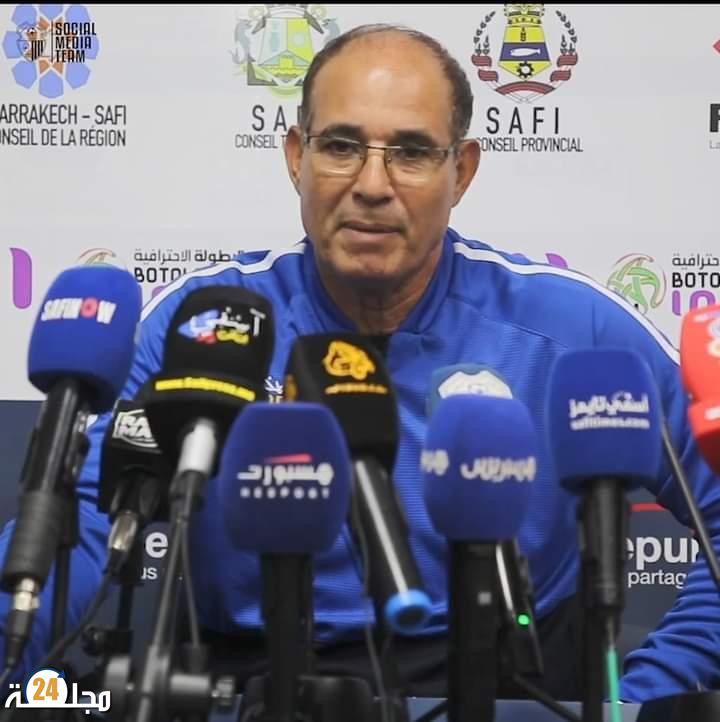 مدرب اتحاد طنجة بادو الزاكي على أعتاب مغادرة أسوار غرفة الاتحاد مقالا بسبب سوء النتائج.