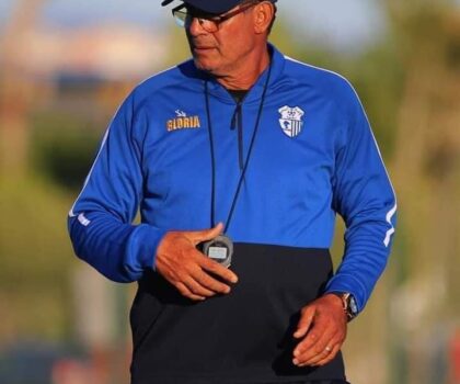 إدارة نادي اتحاد طنجة لكرة القدم تقدم على فسخ العقد بينها و بين مدرب الفريق بادو الزاكي من جانب واحد.