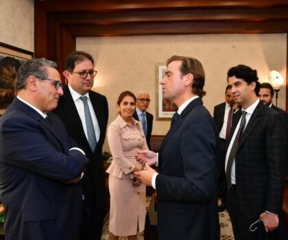 رئيس الحكومة ورئيس مجلس النواب في لقاء دبلوماسي بحضور اللجنة البرلمانية المشتركة