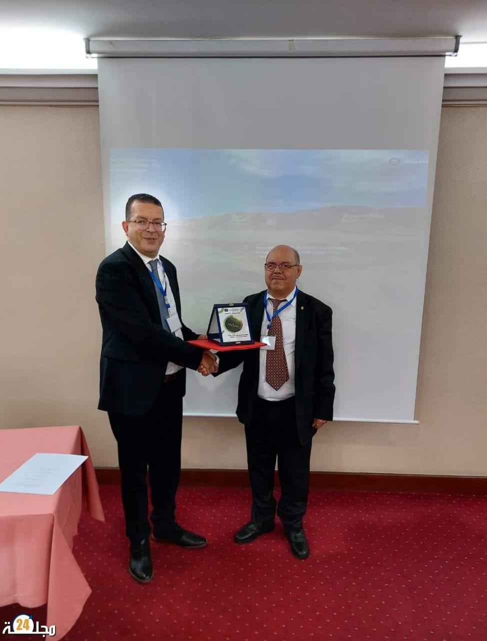 تكريم الدكتور محمد سرتو على هامش المؤتمر الدولي الثامن للبحوث والدراسات بتركيا