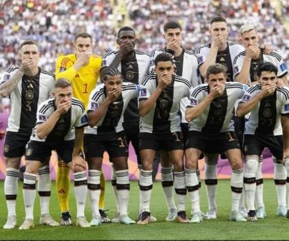 منتخب المانشافت نسي قيم المنافسة و خاض في نوع من السياسة ليقع في النكسة أمام منتخب اليابان.