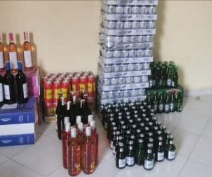 عناصر الدرك الملكي بالقصر الكبير تحجز كميات من الخمور المهربة و توقف شخصا خلال العملية .