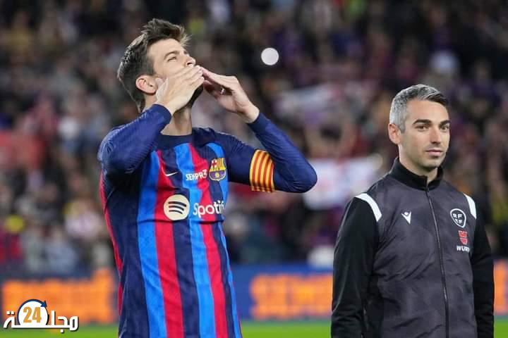 جيرارد بيكيه مدافع برشلونة يودع جمهور الكامب نيو و رفاقه بالنادي بالدموع أمام ألميريا تاركا فريقه في الصدارة