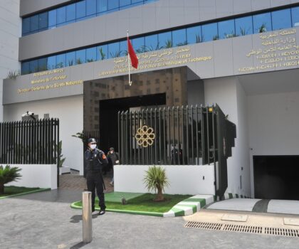 سفيرة بلجيكا تزور المختبر الوطني للشرطة العلمية والتقنية بالدار البيضاء