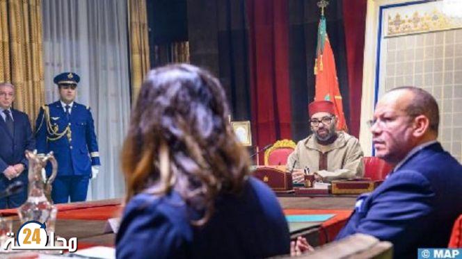 الملك يترأس بالرباط جلسة عمل خصصت لتطوير الطاقات المتجددة والآفاق الجديدة في هذا المجال