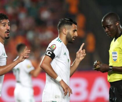 حقيقة إقصاء الحكم الغامبي باكاري غاساما من إدارة مباريات مونديال قطر!