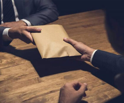 الحصيلة الأمنية تكشف عن معالجة 453 قضية فساد إداري سنة 2022