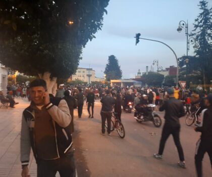 شرطة القصر الكبير تؤمن احتفالات المواطنين بتأهل المنتخب المغربي للمربع الذهبي لمونديال قطر و تسهل الحركة .