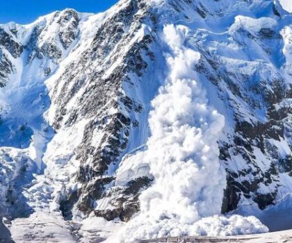 انهيار ثلجي يتسبب في طمر نحو عشرة أشخاص بالنمسا