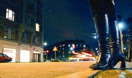 تفكيك شبكة واسعة للدعارة يترأسها زوجان