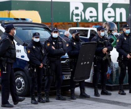 إسبانيا تعزز أماكن إقامة المغاربة بالأمن قبيل انطلاق مقابلة الأسود