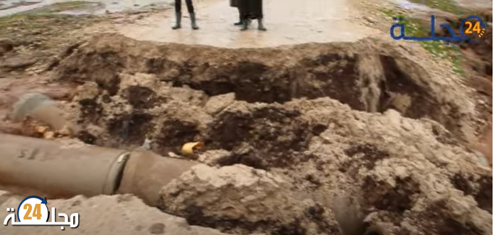 بالفيديو..بسبب قنطرة مغشوشة ساكنة الحوازة ضواحي سطات تحاصرها المياه