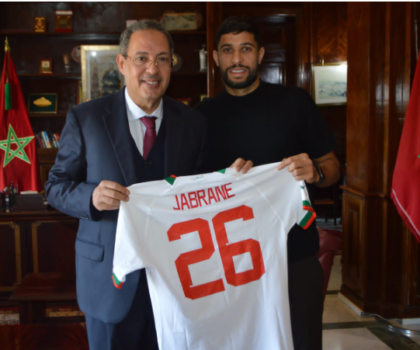 سطات: استقبال عامل الإقليم ليحيى جبران لاعب المنتخب  الوطني لكرة القدم وابن مدينة سطات الذي ساهم في انجاز أسود الأطلس