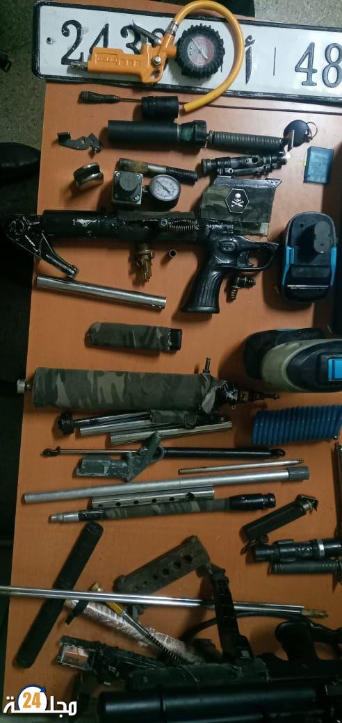 أمن وجدة يوقف أربعيني لتورطه في قيادة سيارة تستعمل قنينات الغاز كمصدر للطاقة وحيازة بندقية صيد مصنعة بطريقة تقليدية