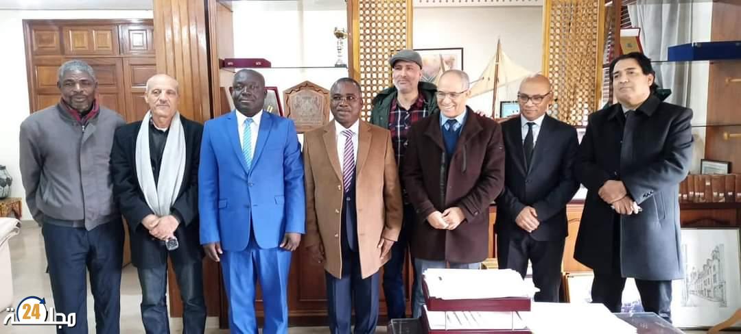 سطات : المجلس الجماعي في اتجاه إقامة علاقة التعاون مع مدينة بوافلي بساحل العاج