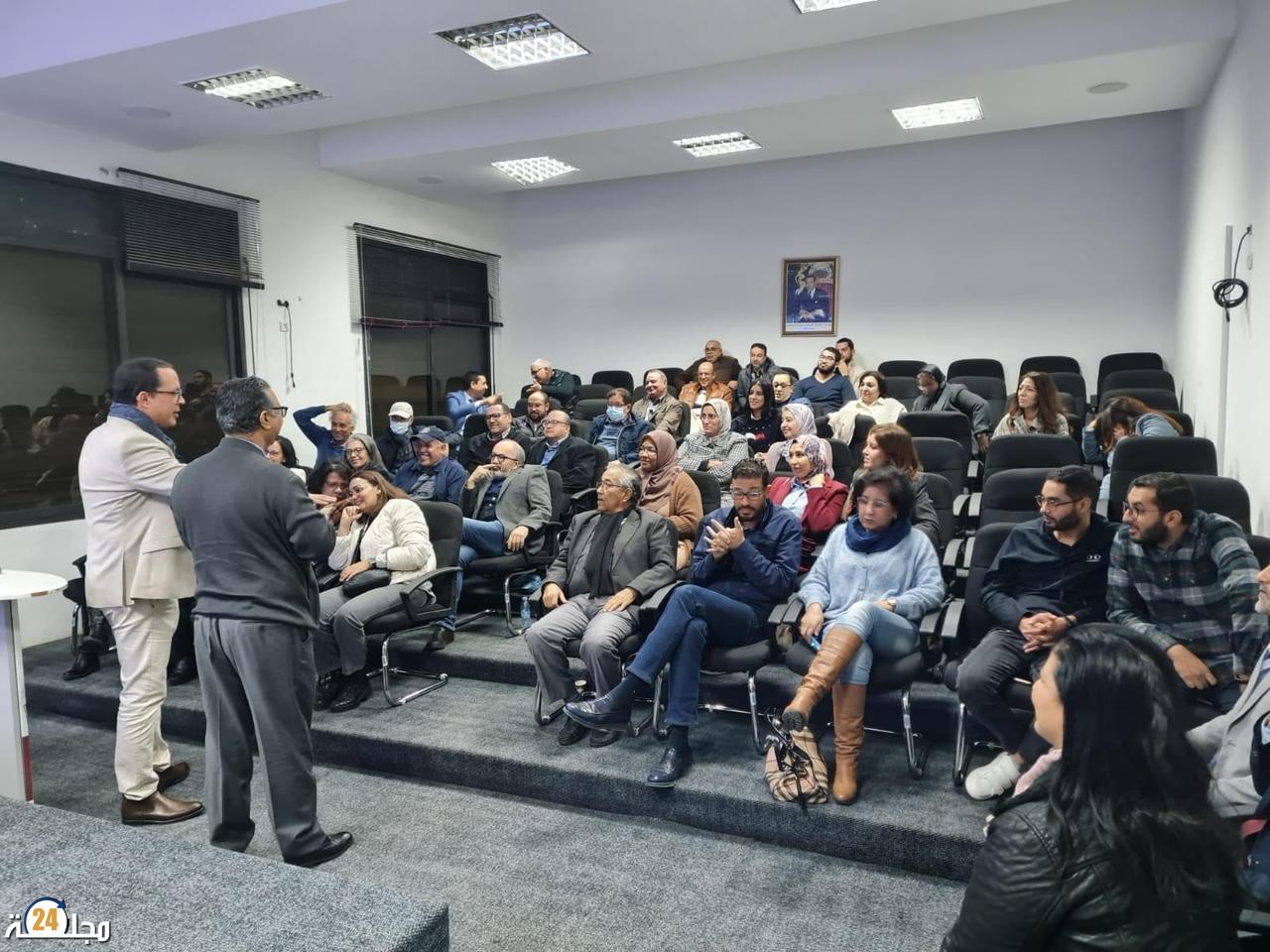 لقاءا تواصليا من تنظيم غرفة التجارة والصناعة والخدمات ،ونقابة الصيادلة بسطات حول مقتضيات قانون المالية 2023