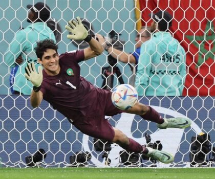 ”الفيفا” ترشح ياسين بونو لنيل جائزة 2023 لأفضل حارس مرمى في العالم